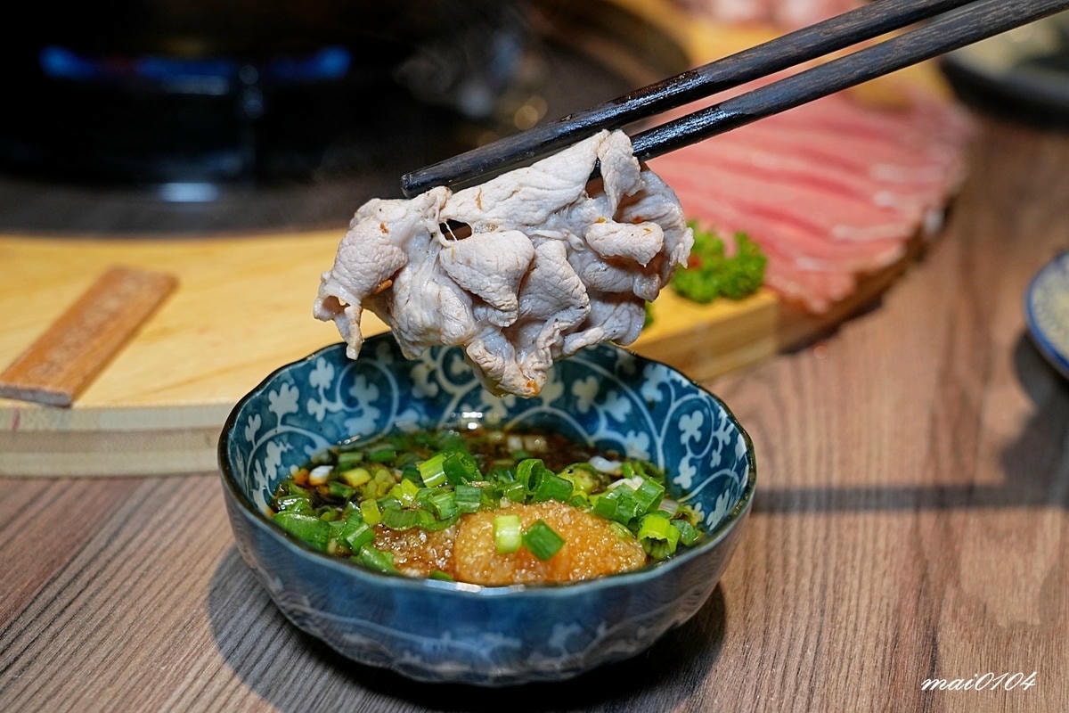 新竹石頭火鍋｜韋爐復刻食鍋巨城店～懷舊用餐風格、食材豐富多樣