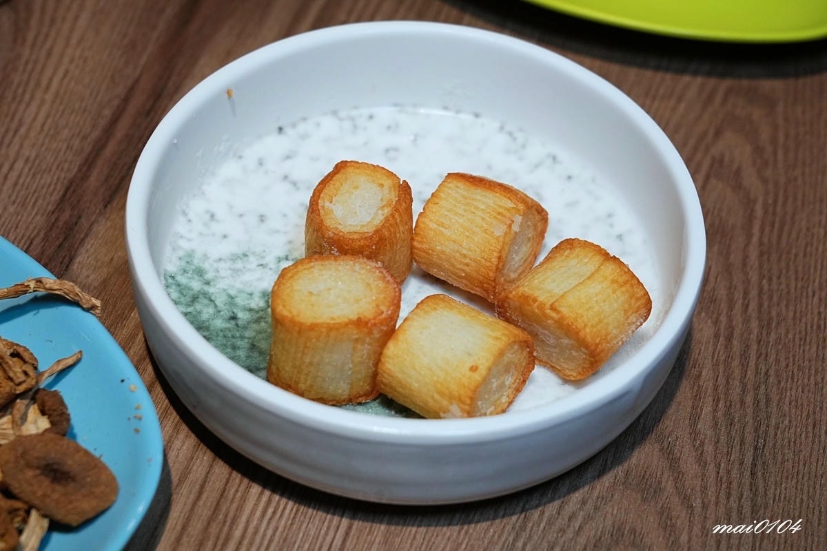 新竹石頭火鍋｜韋爐復刻食鍋巨城店～懷舊用餐風格、食材豐富多樣