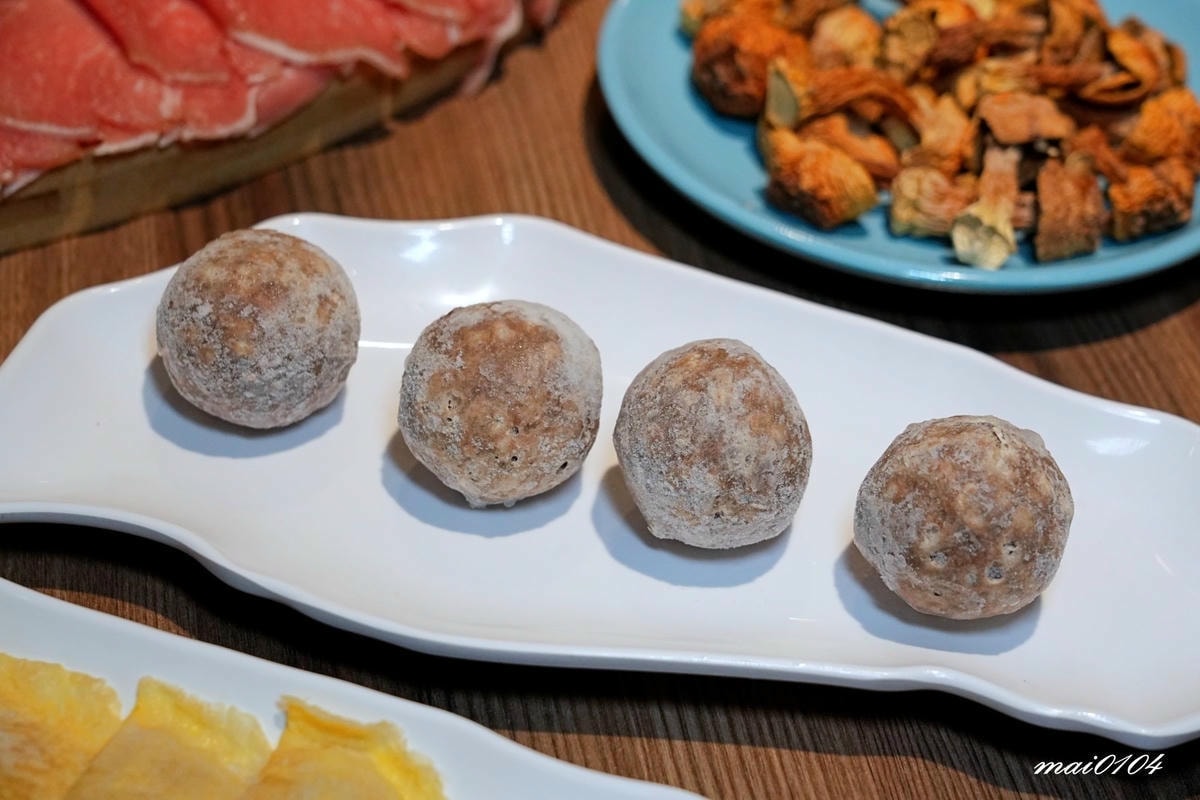 新竹石頭火鍋｜韋爐復刻食鍋巨城店～懷舊用餐風格、食材豐富多樣