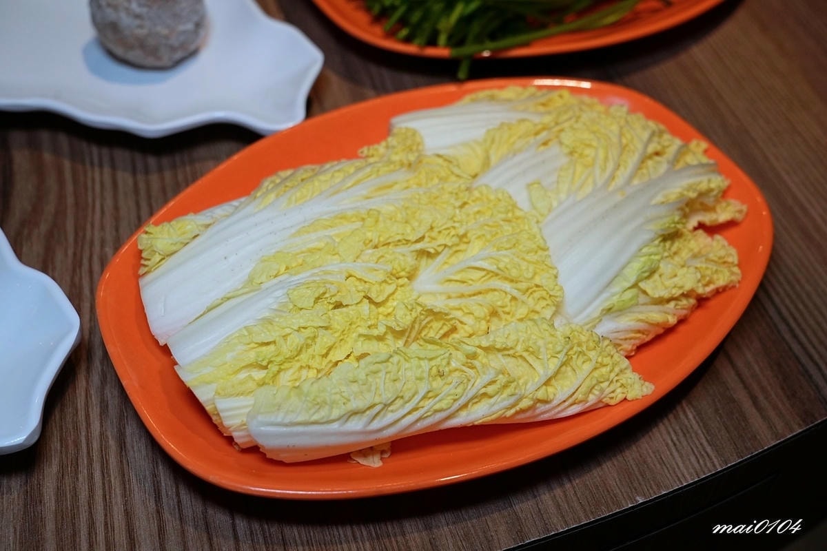 新竹石頭火鍋｜韋爐復刻食鍋巨城店～懷舊用餐風格、食材豐富多樣