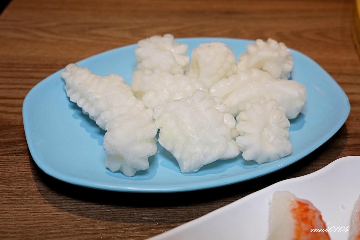新竹石頭火鍋｜韋爐復刻食鍋巨城店～懷舊用餐風格、食材豐富多樣