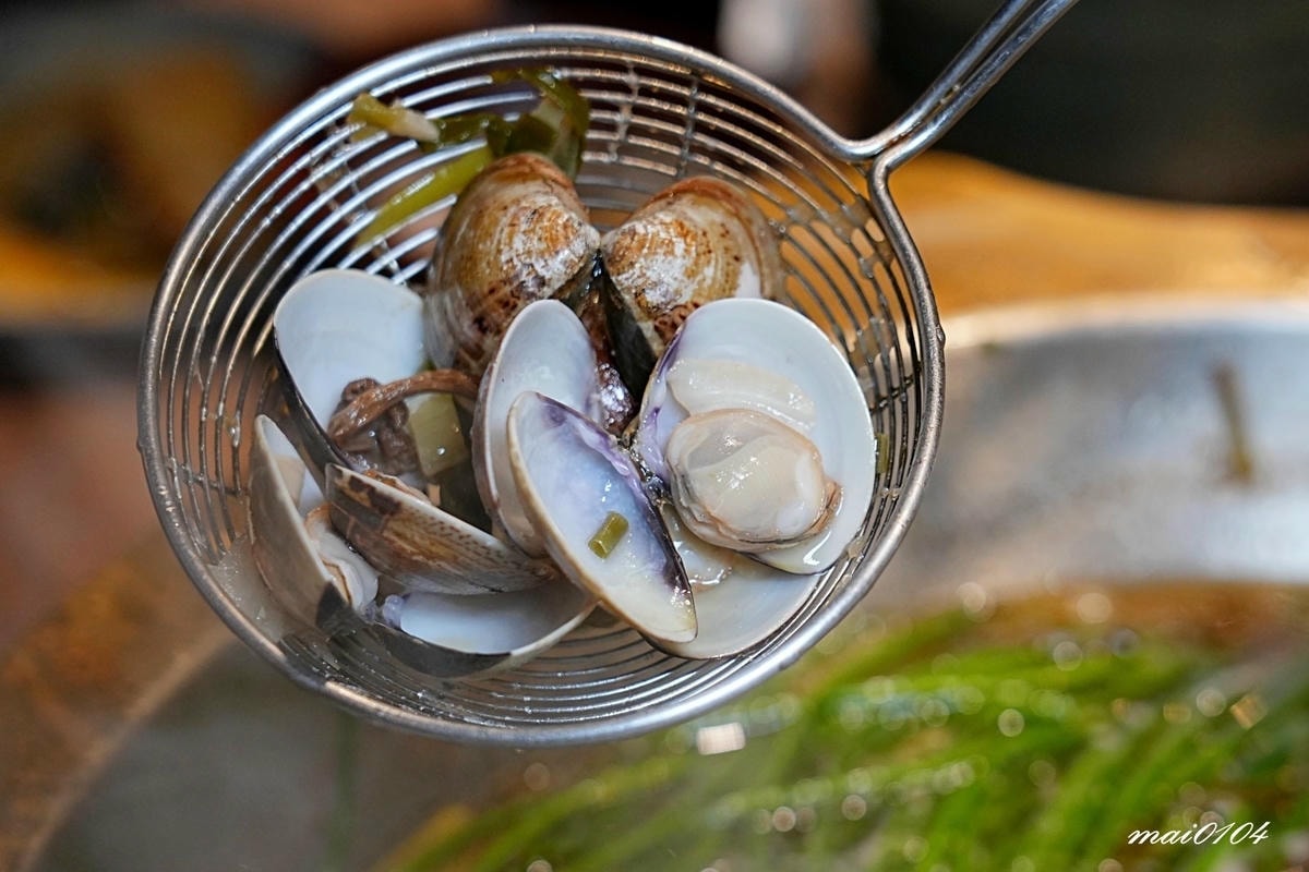 新竹石頭火鍋｜韋爐復刻食鍋巨城店～懷舊用餐風格、食材豐富多樣