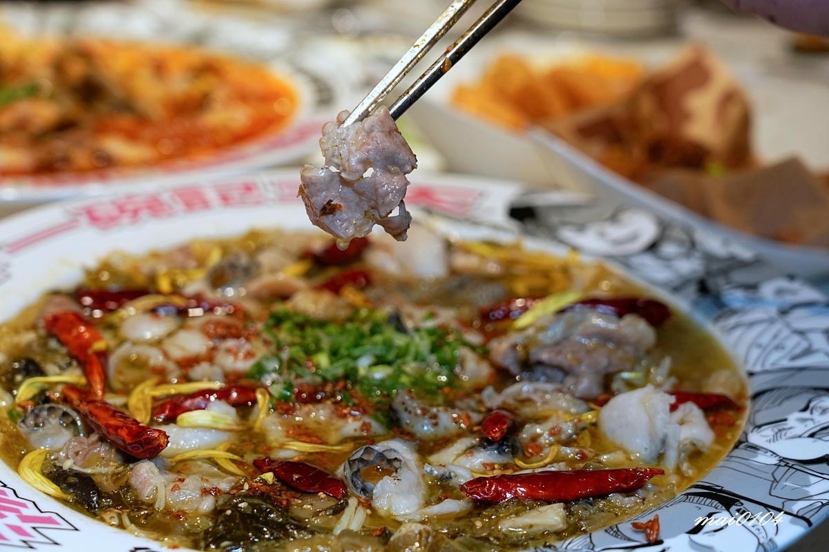 楊梅美食｜築間酸菜魚楊梅中山店～營業到凌晨24:00的酸菜魚
