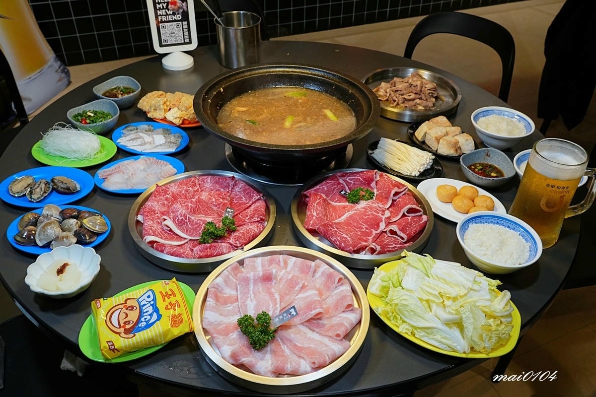 桃園青埔火鍋推薦｜東東石頭火鍋～新開幕！以金魚為主題、桌邊爆