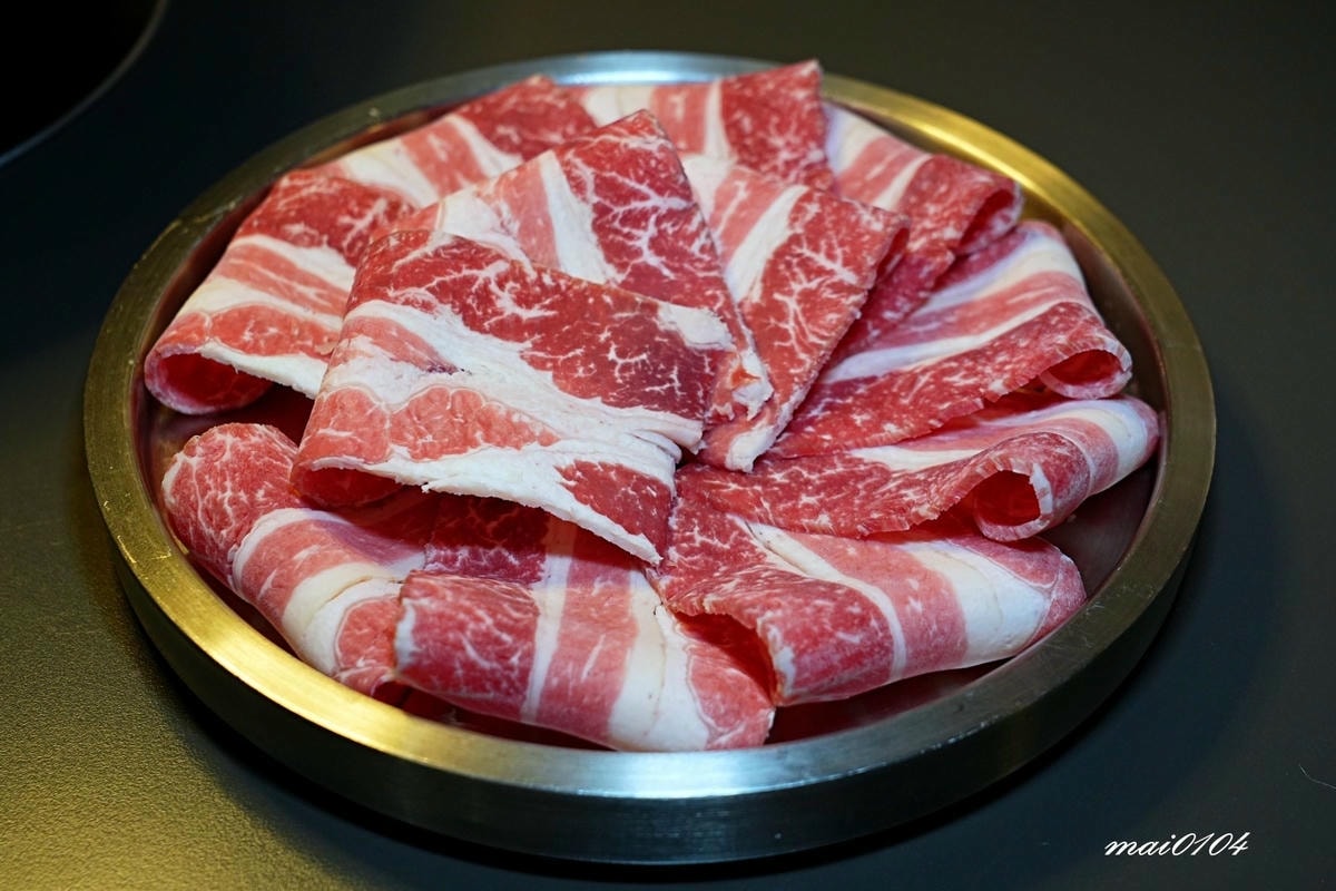 桃園青埔火鍋推薦｜東東石頭火鍋～新開幕！以金魚為主題、桌邊爆