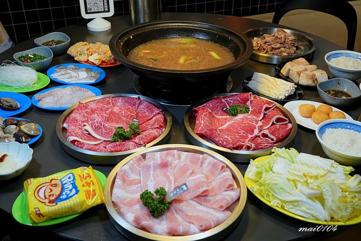 桃園青埔火鍋推薦｜東東石頭火鍋～新開幕！以金魚為主題、桌邊爆