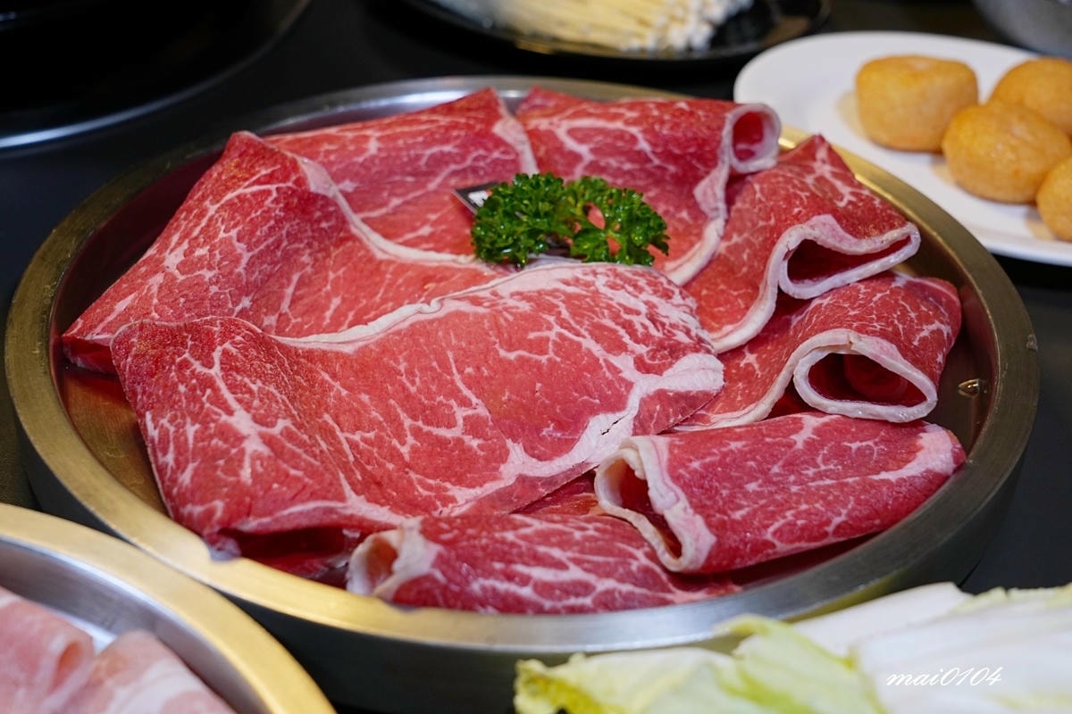 桃園青埔火鍋推薦｜東東石頭火鍋～新開幕！以金魚為主題、桌邊爆