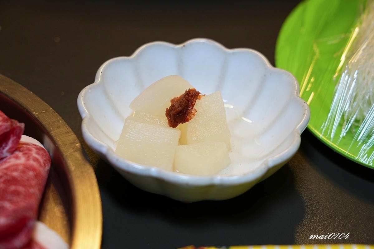 桃園青埔火鍋推薦｜東東石頭火鍋～新開幕！以金魚為主題、桌邊爆