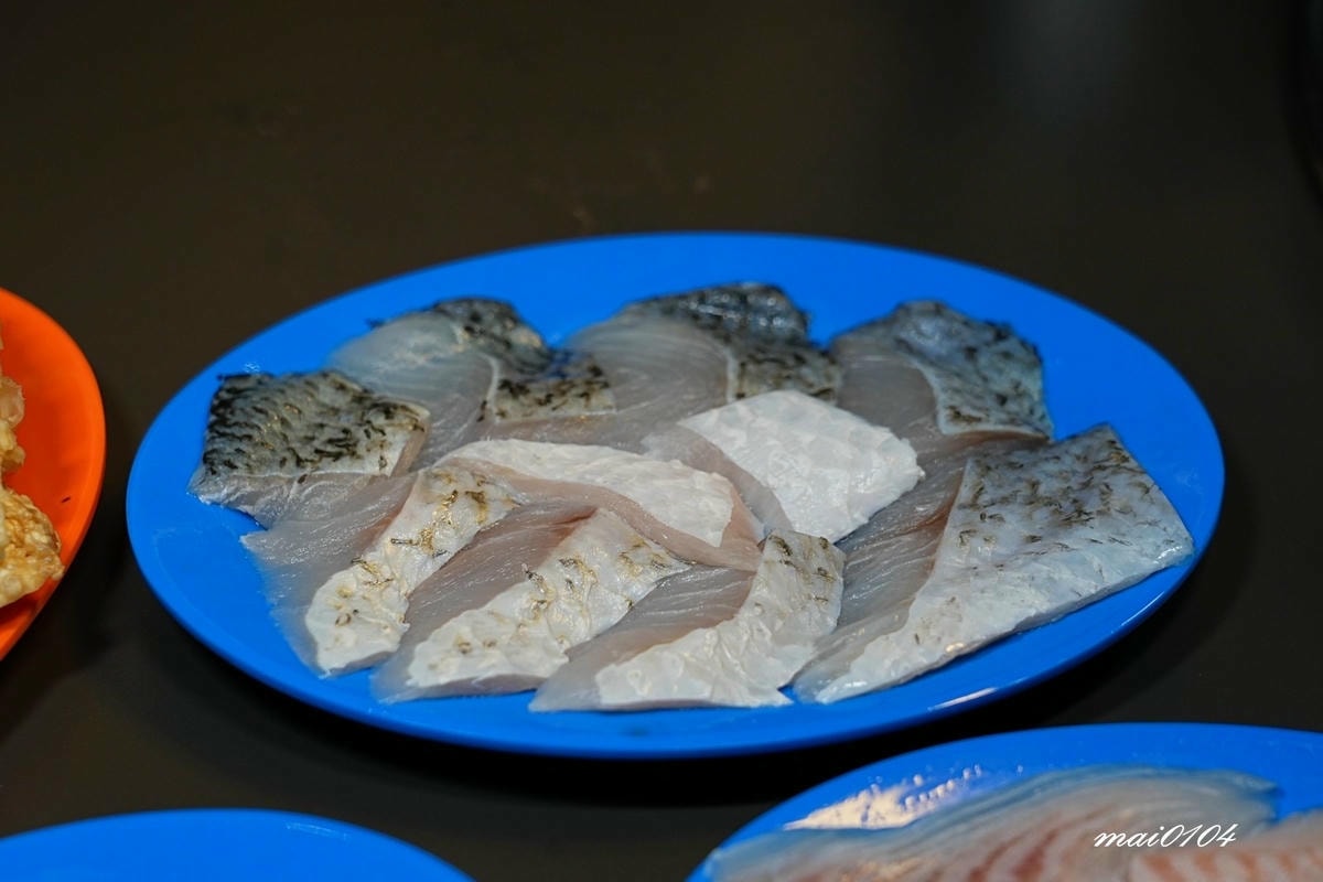 桃園青埔火鍋推薦｜東東石頭火鍋～新開幕！以金魚為主題、桌邊爆