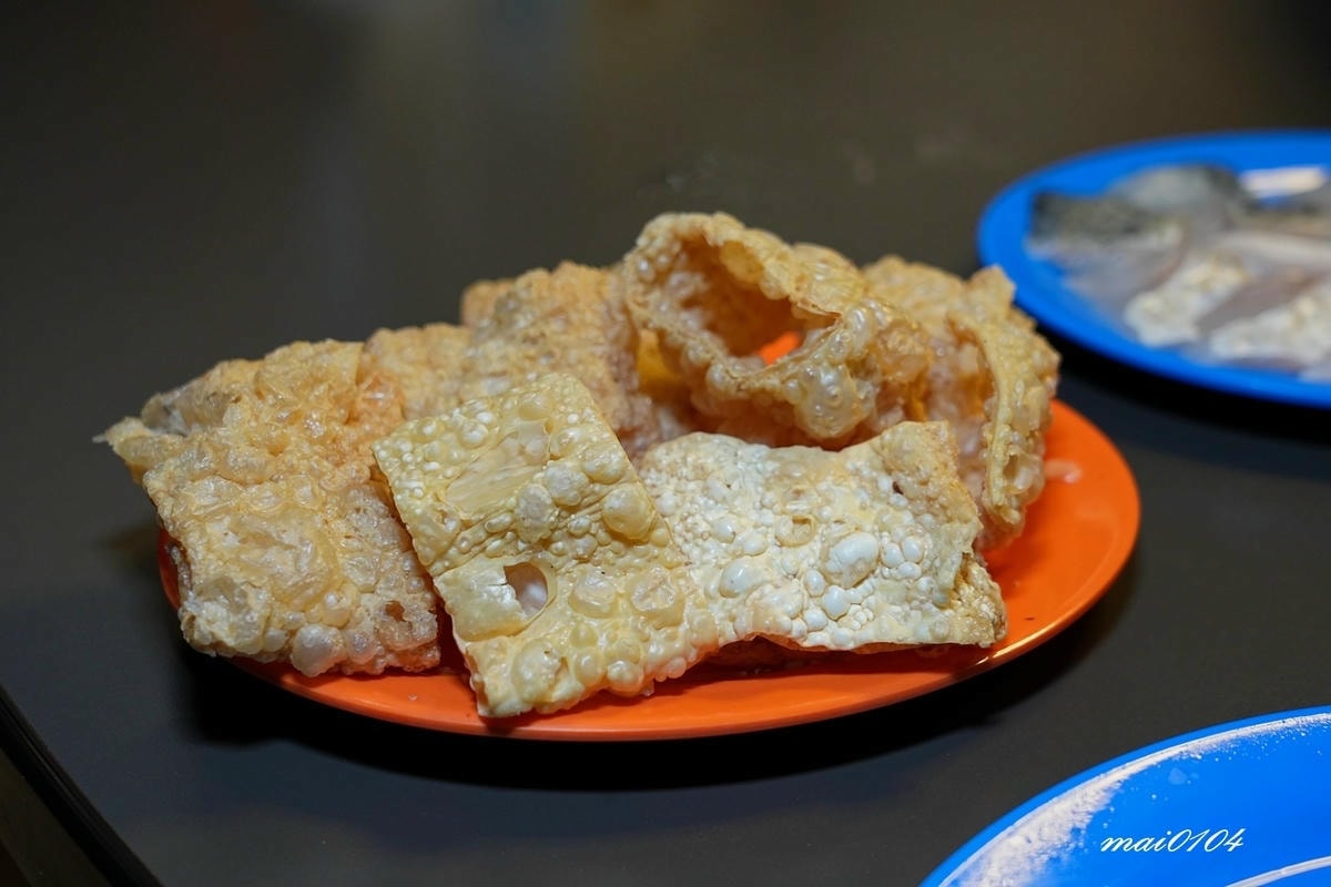 桃園青埔火鍋推薦｜東東石頭火鍋～新開幕！以金魚為主題、桌邊爆