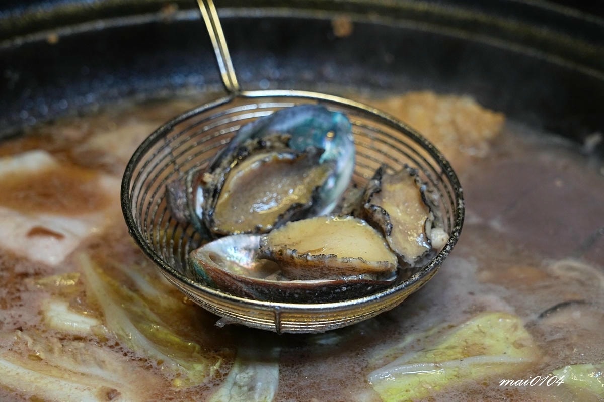 桃園青埔火鍋推薦｜東東石頭火鍋～新開幕！以金魚為主題、桌邊爆