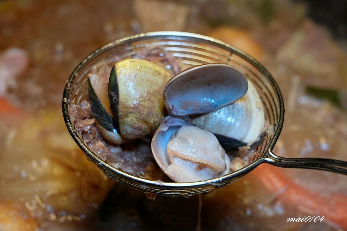 桃園青埔火鍋推薦｜東東石頭火鍋～新開幕！以金魚為主題、桌邊爆