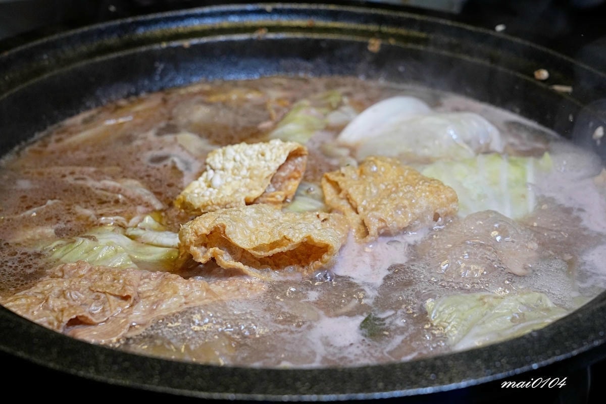 桃園青埔火鍋推薦｜東東石頭火鍋～新開幕！以金魚為主題、桌邊爆