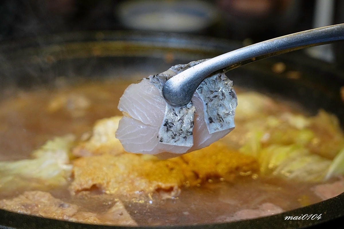 桃園青埔火鍋推薦｜東東石頭火鍋～新開幕！以金魚為主題、桌邊爆