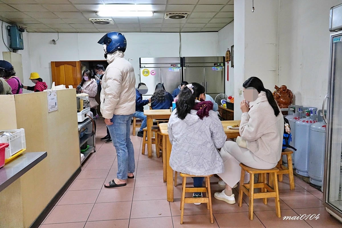 中壢西園路傳統早點，沒有招牌、每天只營業4小時的人氣粉漿蛋餅