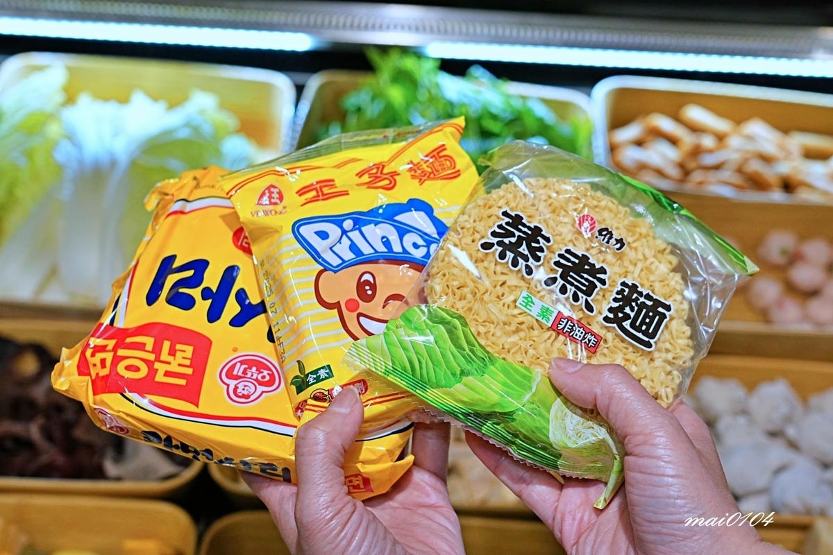 新北蘆洲火鍋｜火車讚養生石頭火鍋～免服務費、自助吧時蔬火鍋料