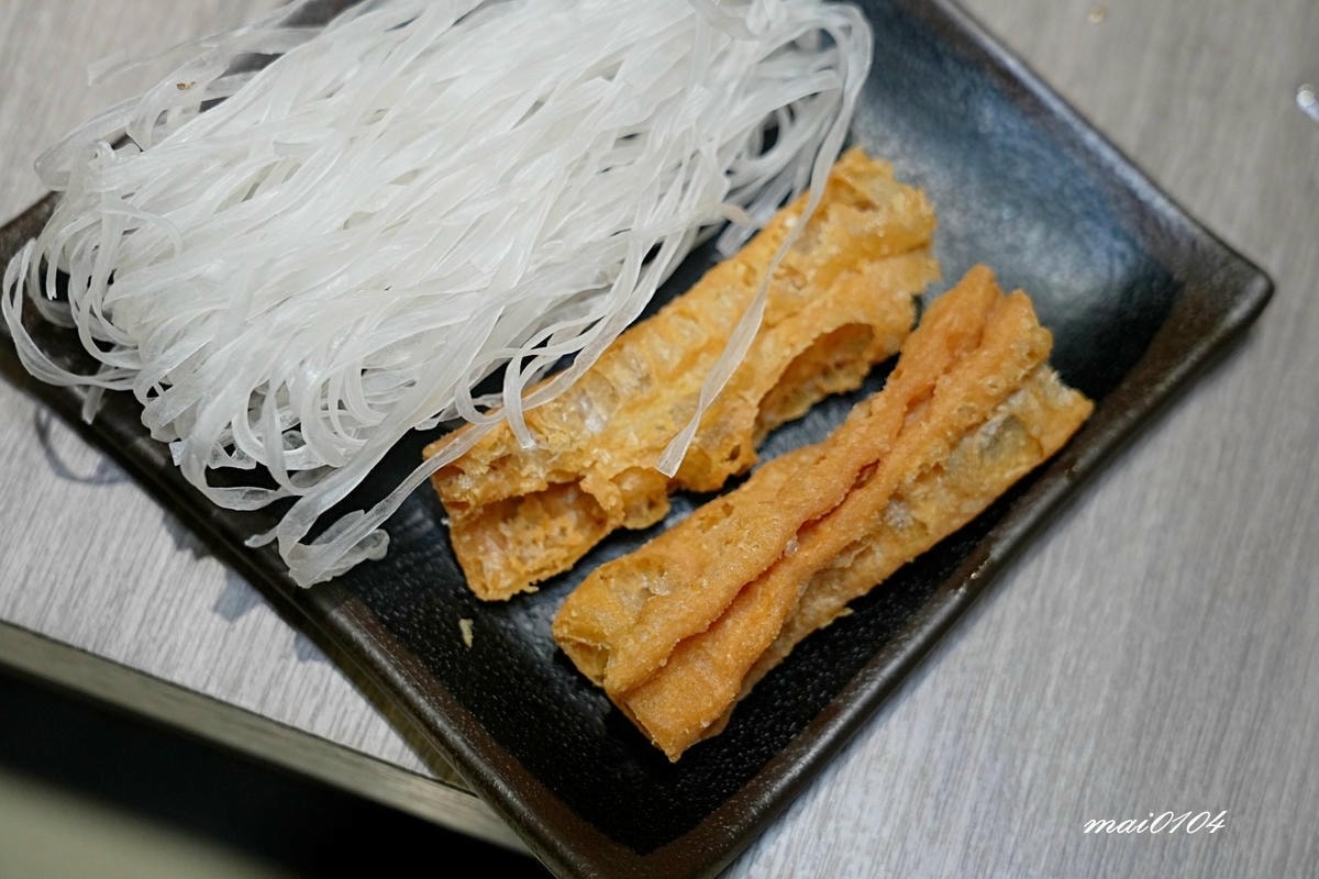 新北蘆洲火鍋｜火車讚養生石頭火鍋～免服務費、自助吧時蔬火鍋料