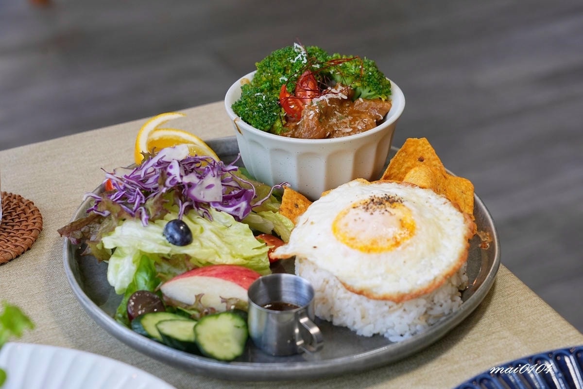 桃園平鎮美食｜鹿途咖啡LU•TU～充滿綠色植栽的早午餐、義大