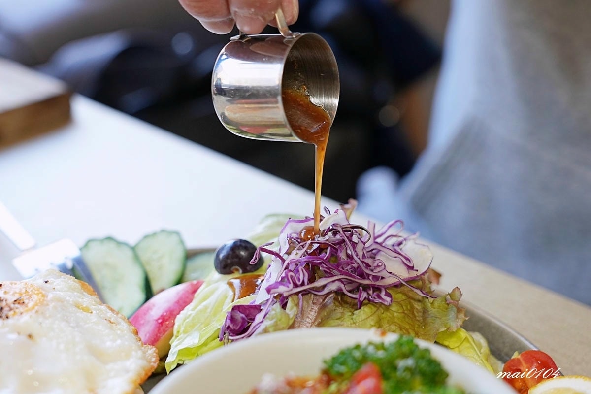 桃園平鎮美食｜鹿途咖啡LU•TU～充滿綠色植栽的早午餐、義大