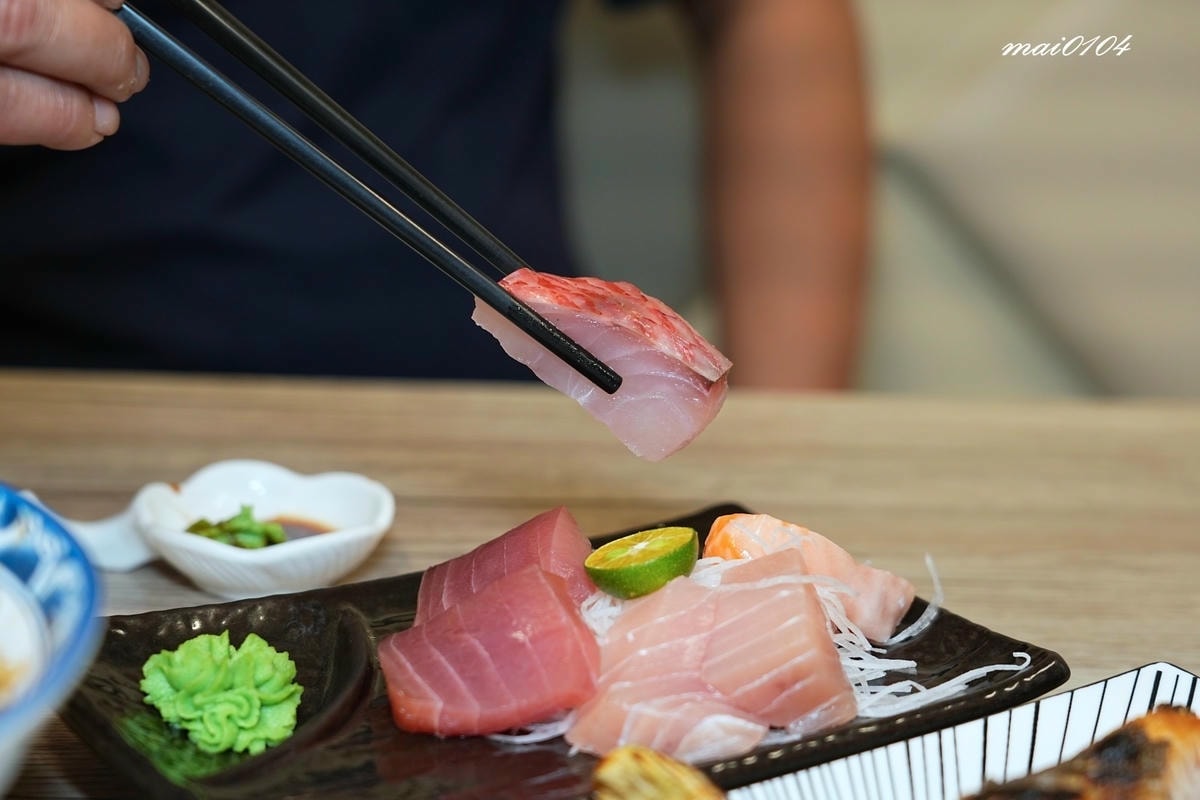 隱藏在八德大湳市場內、平日只開三小時的紳爺食堂，提供平價高C