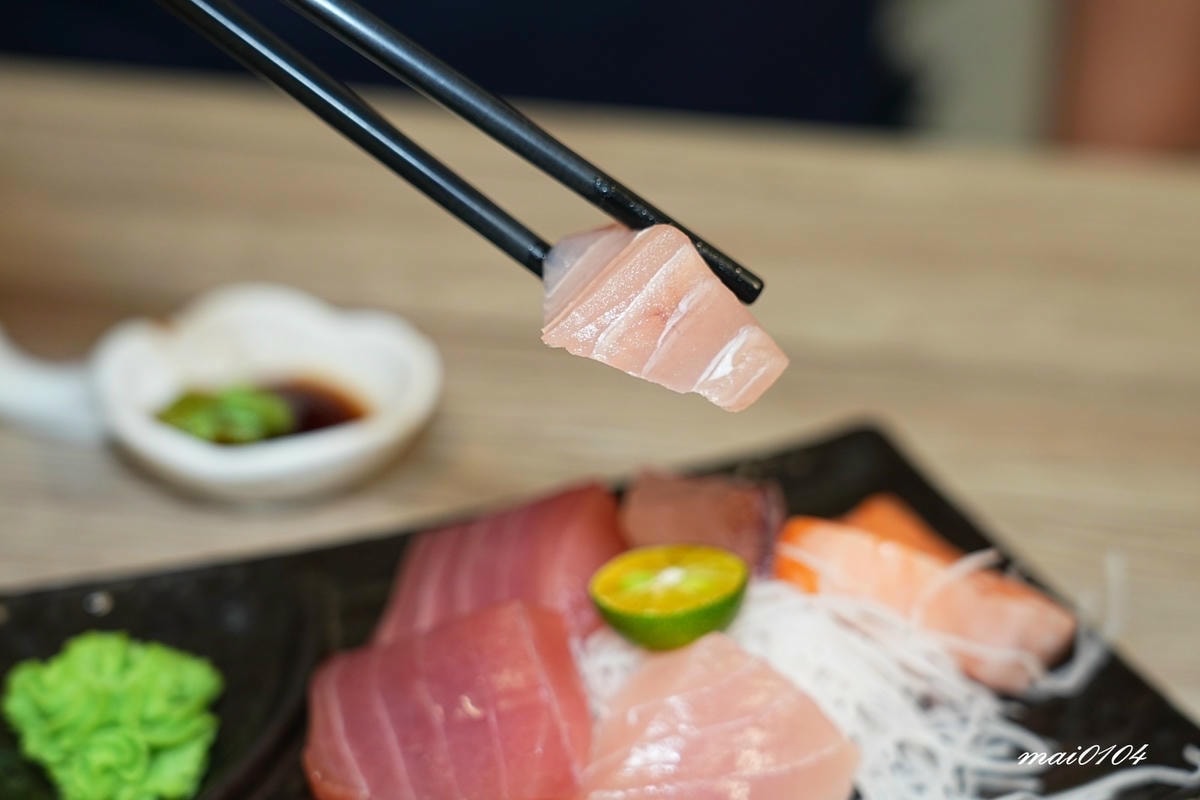 隱藏在八德大湳市場內、平日只開三小時的紳爺食堂，提供平價高C