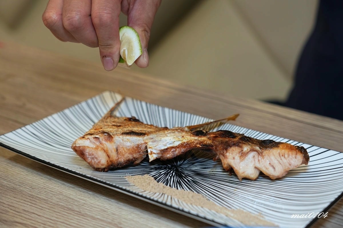隱藏在八德大湳市場內、平日只開三小時的紳爺食堂，提供平價高C