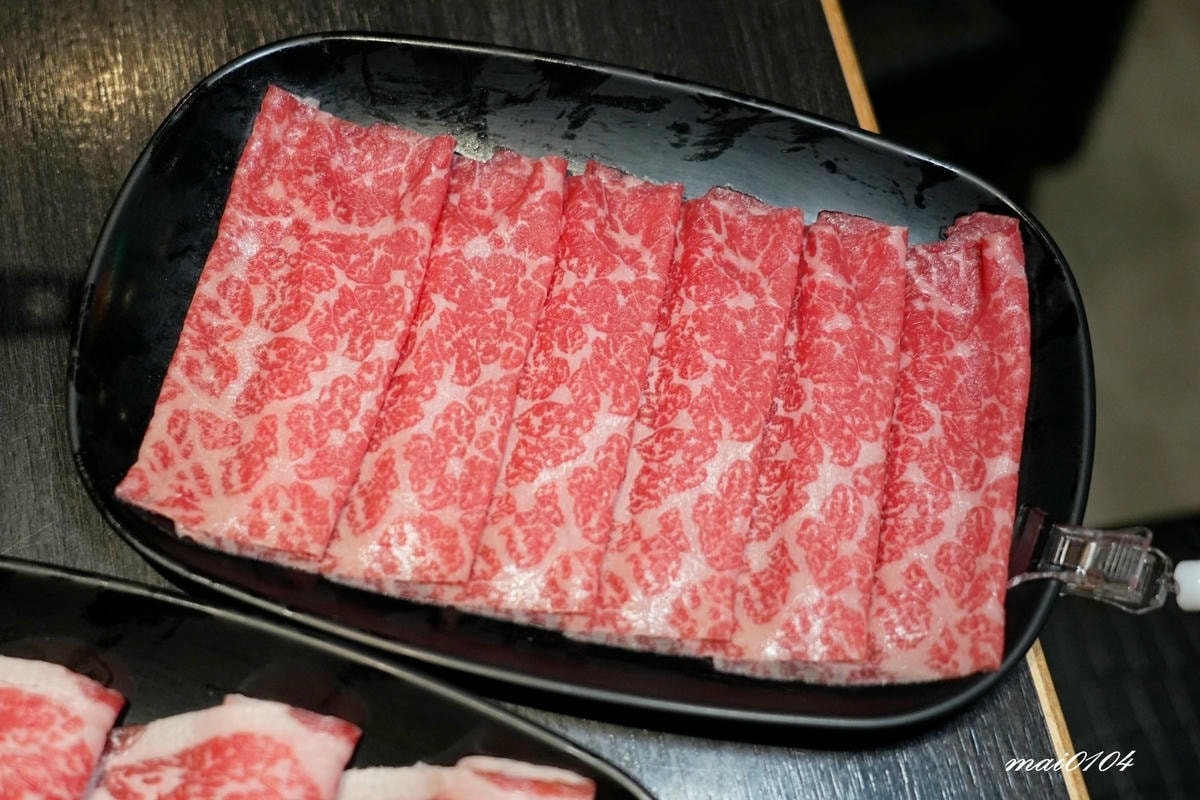 龜山林口火鍋吃到飽｜魔椒頂級鴛鴦鍋林口總店～吃到飽的價格、單