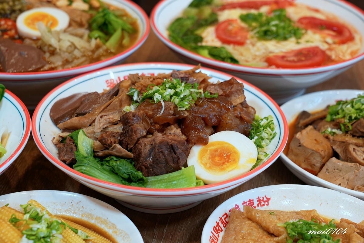 劉財記酸辣粉～選項多樣、份量十足，限量牛肉麵售完就沒了，用餐